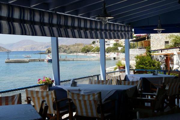 Themis Hotel Myrties 外观 照片
